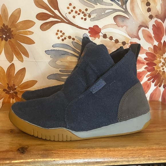 Columbia Women’s 9 Dark Blue Fleece Knit Fall Winter Casual School Boots - Picture 1 of 6